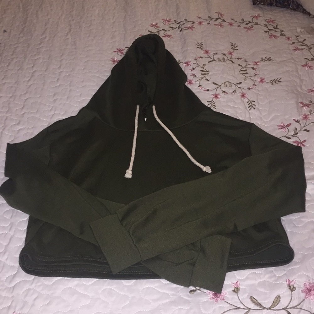 Green long sleeve hoodie crop
